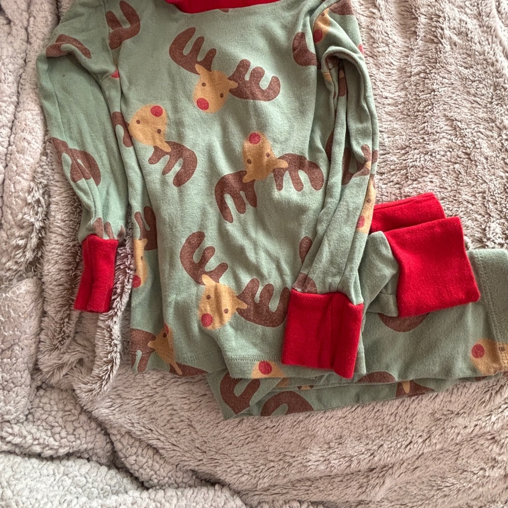 Falls Creek Kids Pajama Set - Green and Red Reindeer